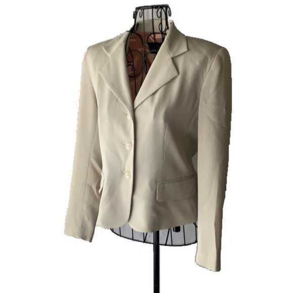 Garfield & Marks | Cream Blazer - Picture 1 of 9